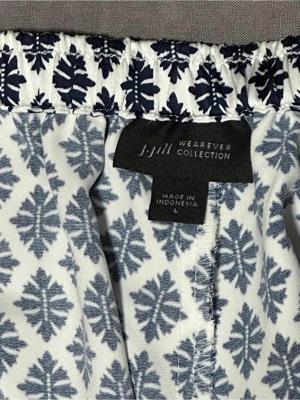 White House Black Market Navy and White Pants